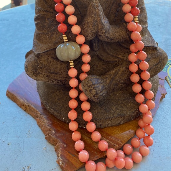 Vintage Jewelry - Vintage Coral Jade necklace 24 inches